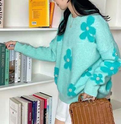 Cozy knitted sweater for women with pearl accents Lune London