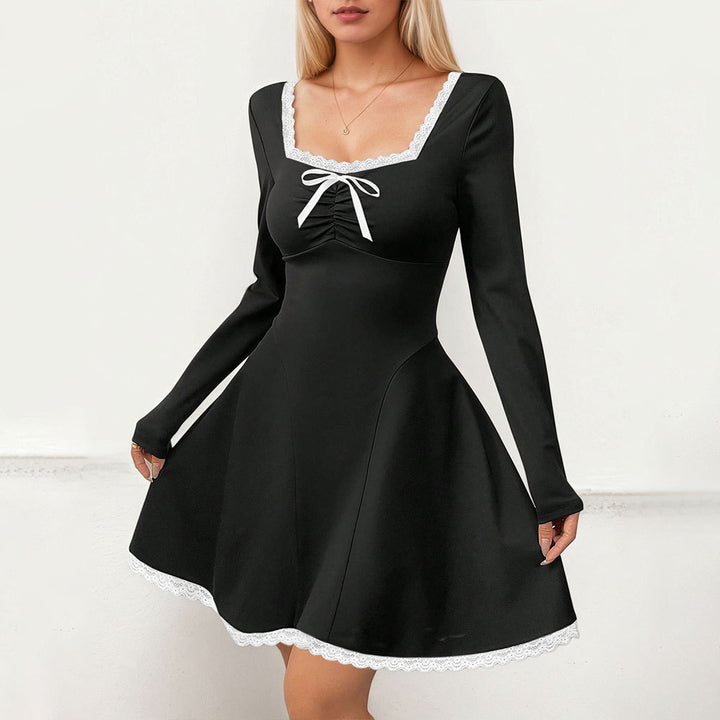 Robe mini pour femmes avec des détails en dentelle de bon goût et un laçage élégant Chic & Stil