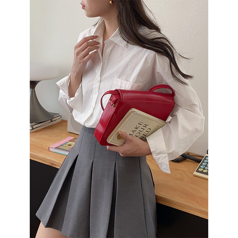 Women's elegant and casual blouse with a slightly oversized fit Chic & Stil