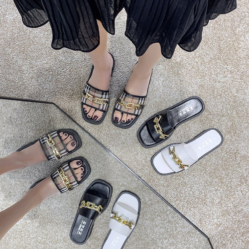 Dear elegant slippers with decorative chain accessory Lune London