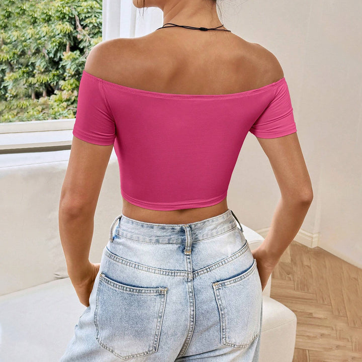 Cut women’s shirt with off-shoulder Chic & Stil
