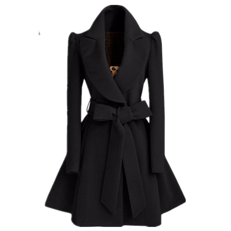 Trendy women's trench coat with a fitted cut and a belt Lune London