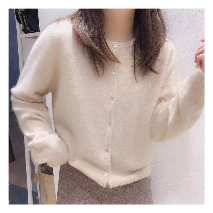 Comfortable knitted cardigan for women with fine texture and buttons Lune London