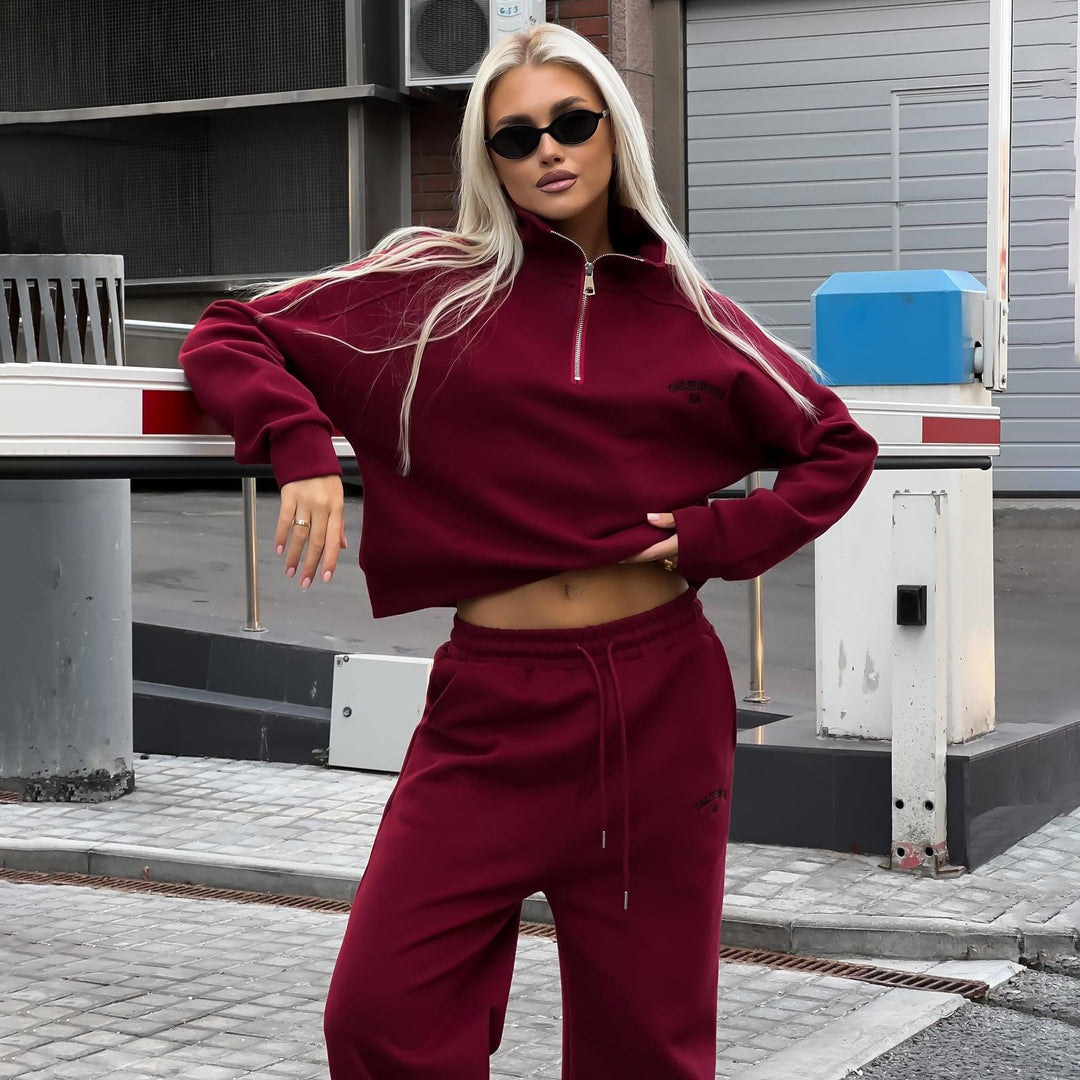 Casual women's sports set with high zipper and loose fit Lune London