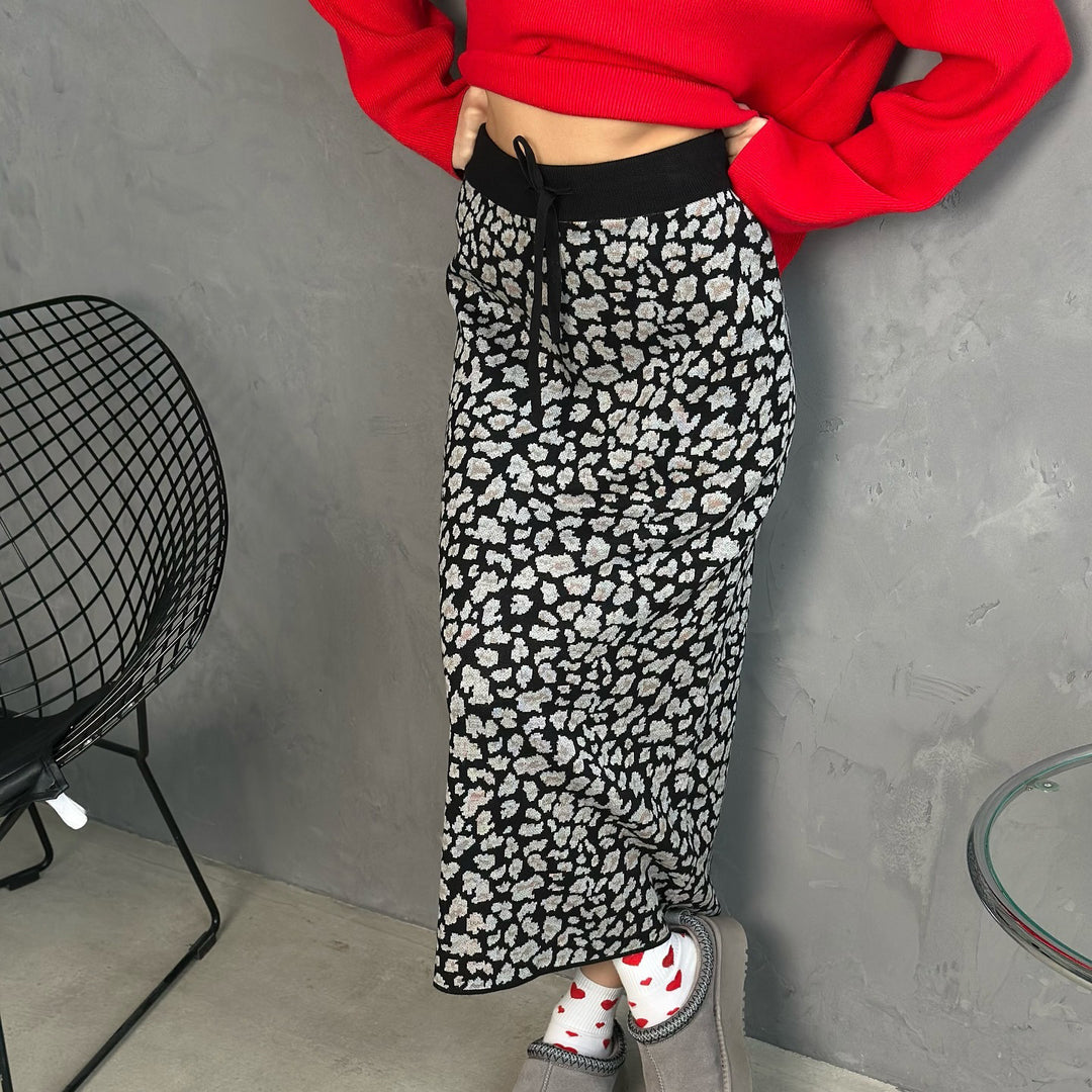 Midi skirt for women with leopard pattern and slit design Lune London