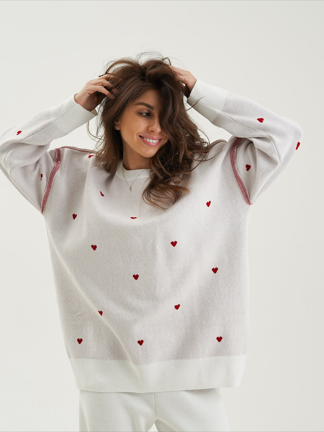 Women's sweater with heart-shaped embroidery and casual fit Lune London