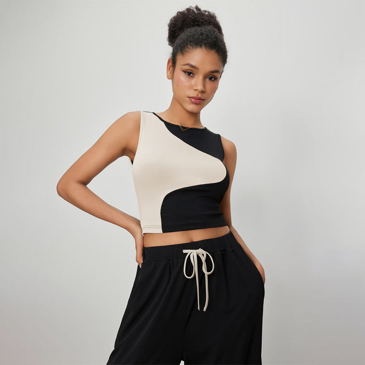 Top court pour femmes avec design asymétrique et contrastes raffinés Chic & Stil