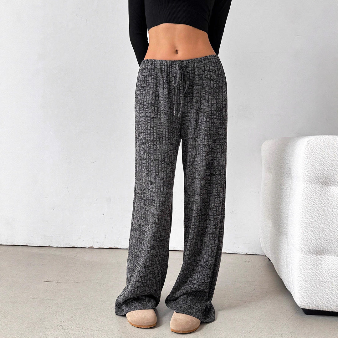Comfortable lounge pants for ladies in soft material and with an elastic waist Lune London