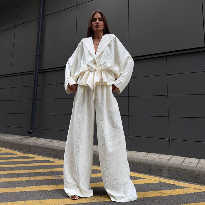 Trendy women's jumpsuit with a wide cut and cinched belt Lune London