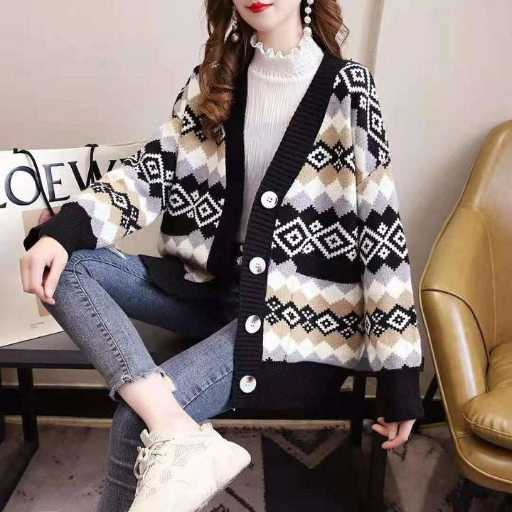 Knitted jacket for women with an elegant diamond pattern and large buttons Lune London