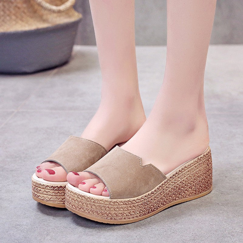 Ladies Wedge Sandals with Modern Cross Design and Non-Slip Sole Chic und Stil