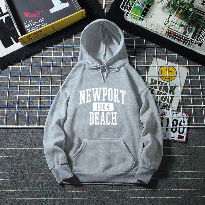 Women's hoodie with nostalgic Newport Beach lettering Chic & Stil