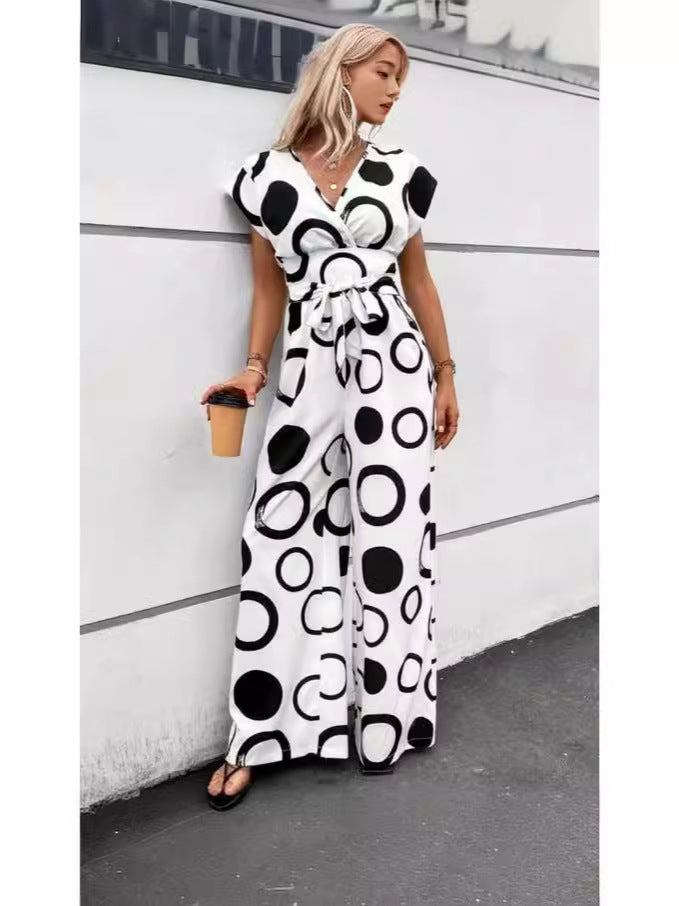 Trendy wide-leg trousers for women with a tie belt and graphic pattern Lune London