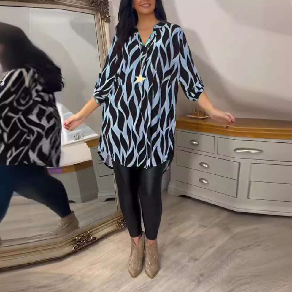 Robe blouse pour femmes avec un design graphique moderne et un ourlet asymétrique Chic & Stil