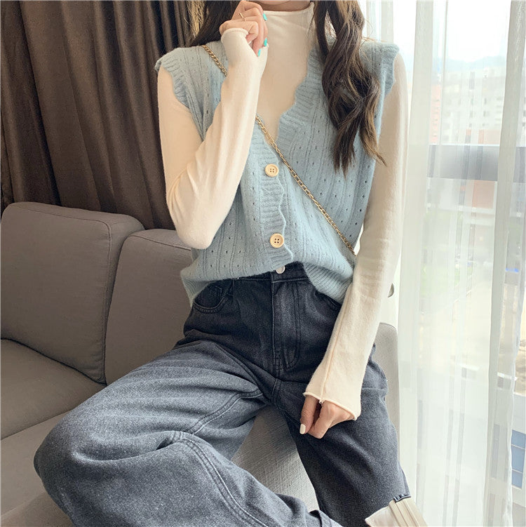 Knit cardigan for women with V-neck and buttons Lune London