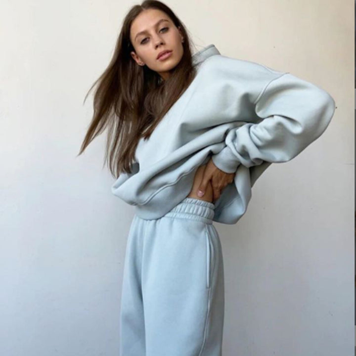 Comfortable women’s hoodie set and chic jogging pants