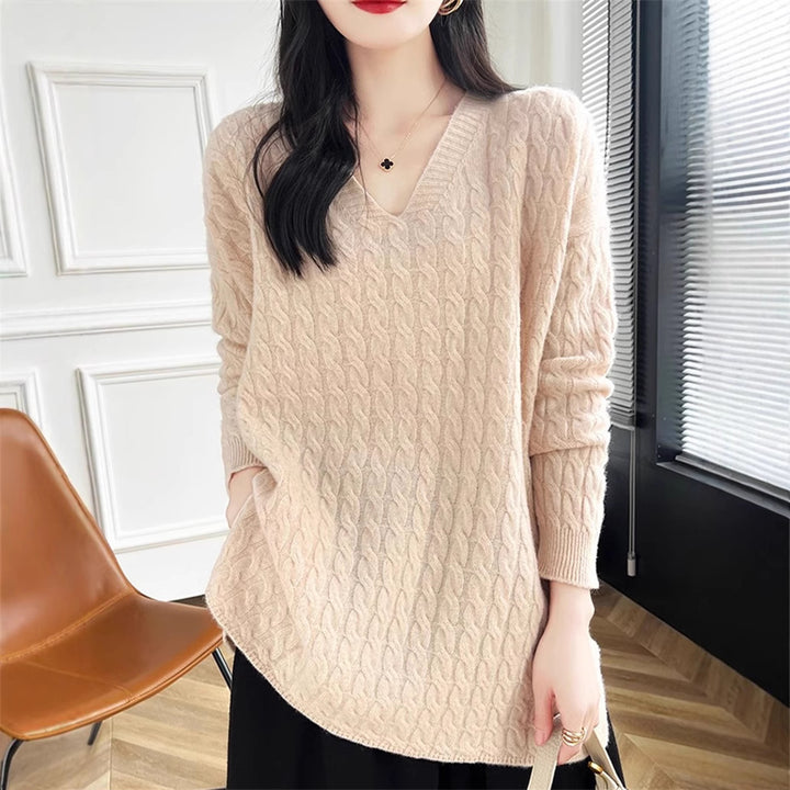 Pull femme à col en V avec un motif en tricot torsadé caractéristique et une coupe décontractée Chic & Stil