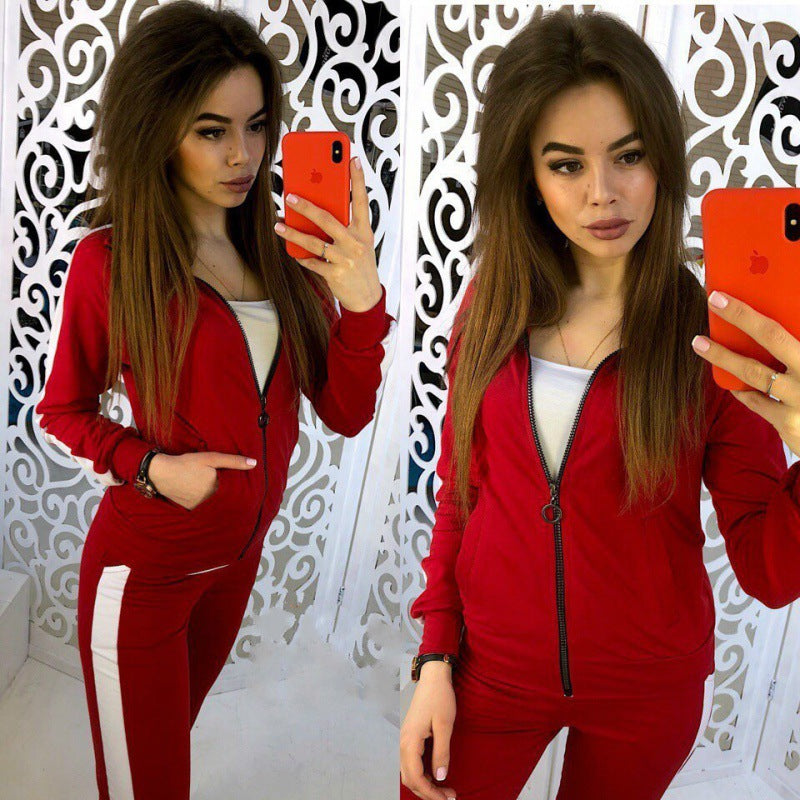Ensemble de sport pour femmes avec des bandes contrastées élégantes et un col haut Chic & Stil