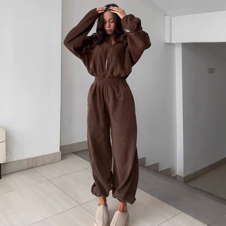 Women’s stylish fleece tracksuit with half zipper and elastic waistband Chic & Stil