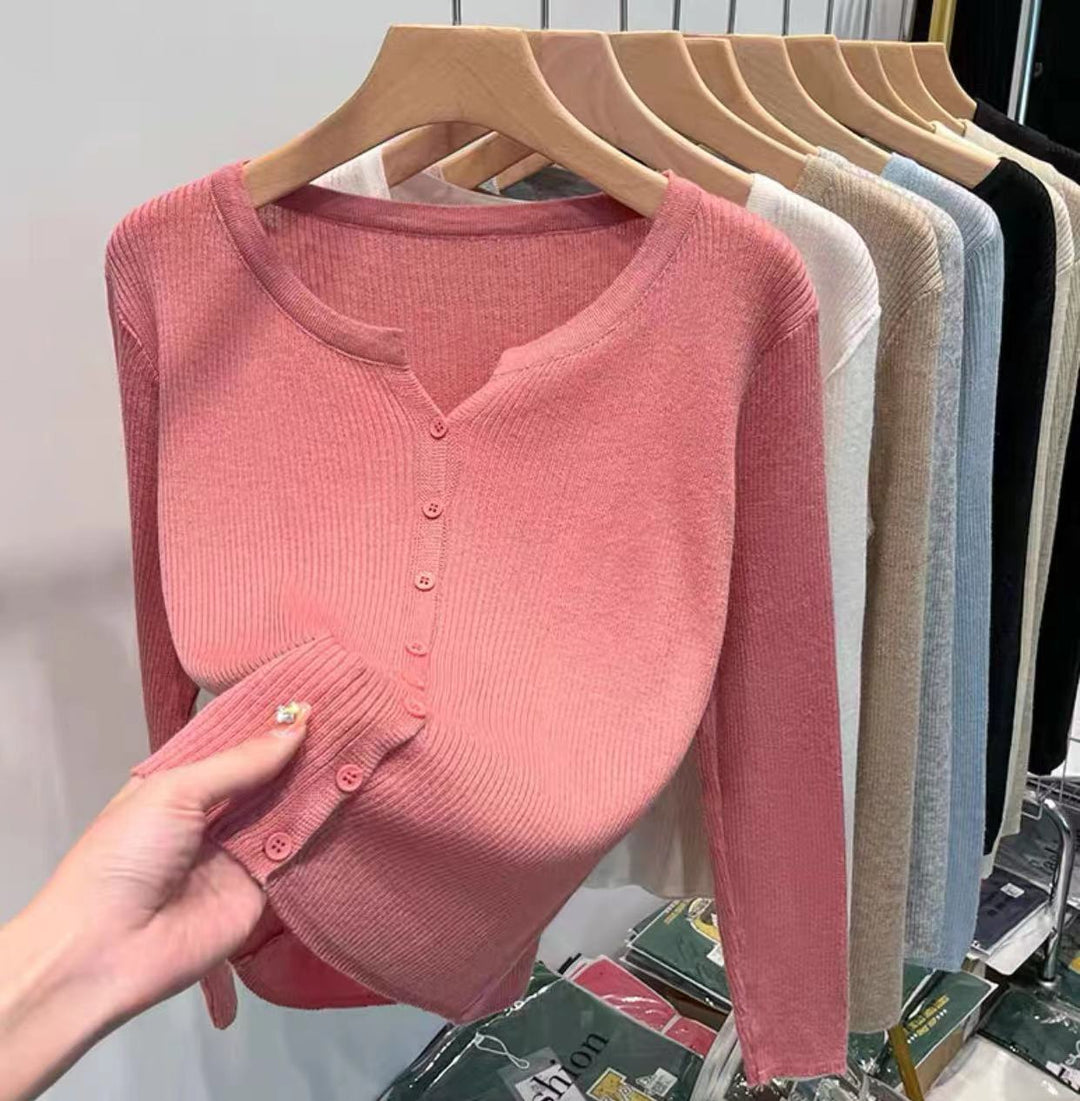 Fitted knit jacket for women with a stylish button closure and a fine ribbed structure Lune London