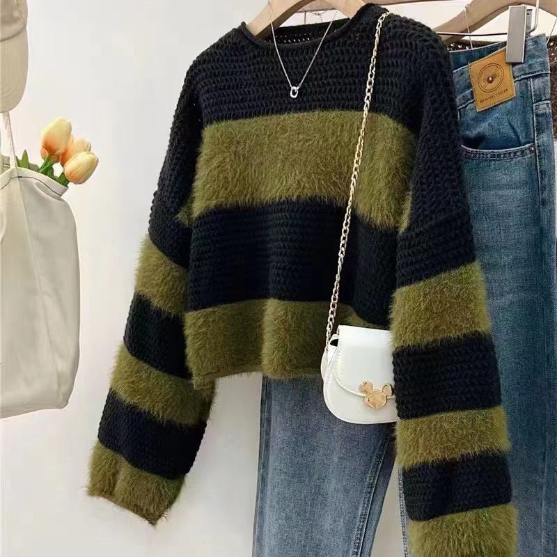 Comfortable sweater for women with a loose fit and a striking striped pattern Lune London