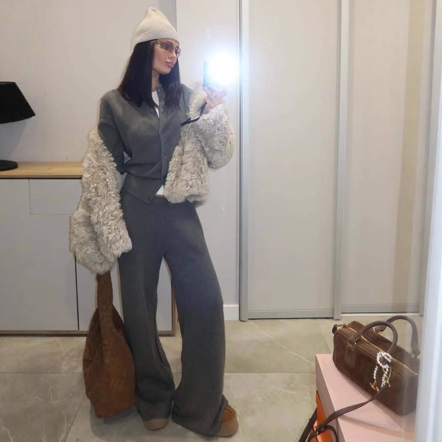 Casual knitted ensemble for women with button closure and comfortable fit Lune London