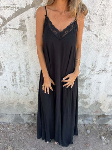 Lune London Elegant maxi dress with lace for women