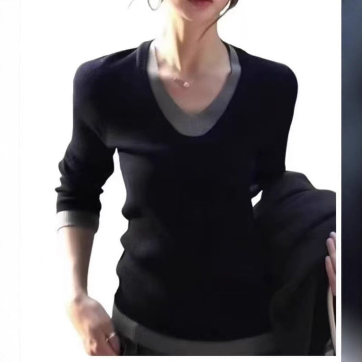 Pull fin à col en V pour femmes avec poignets contrastés Chic & Stil