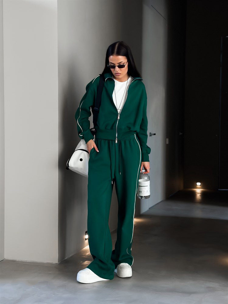 Lady casual tracksuit with contrasting zipper and elastic cuffs Lune London
