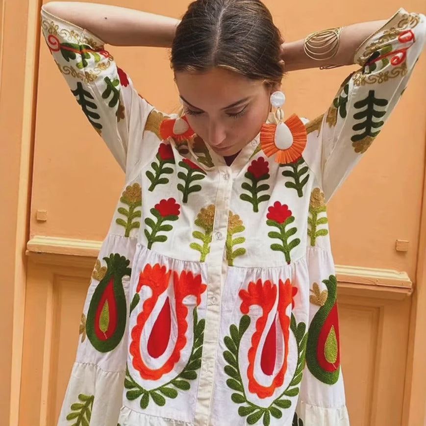 Women's maxi dress with floral pattern and flowy hem Lune London