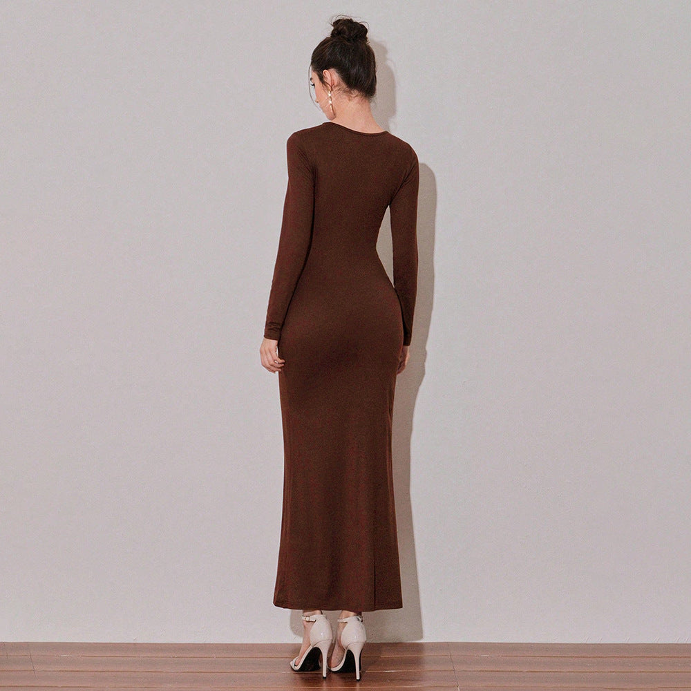Robe maxi femme avec décolleté asymétrique et drapage sexy Chic & Stil