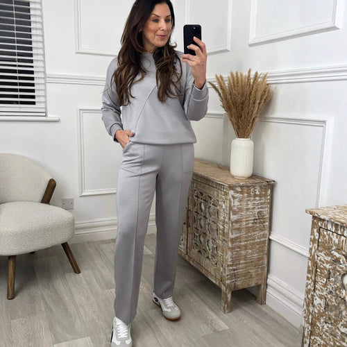 Lune London women's sporty lounge set with elastic waistband and modern cut