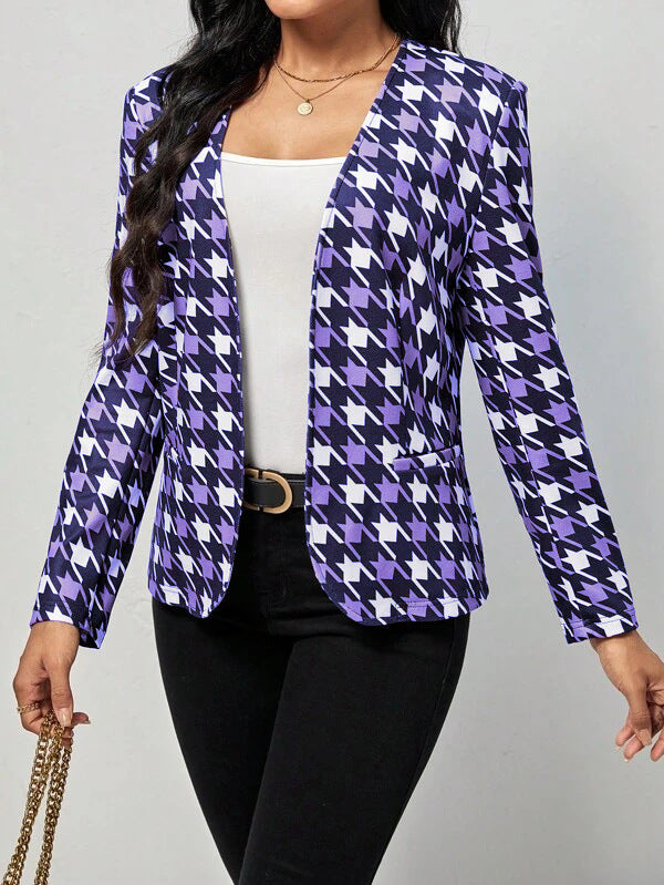 Trendy women's blazer jacket with an eye-catching houndstooth pattern and a fitted cut Lune London