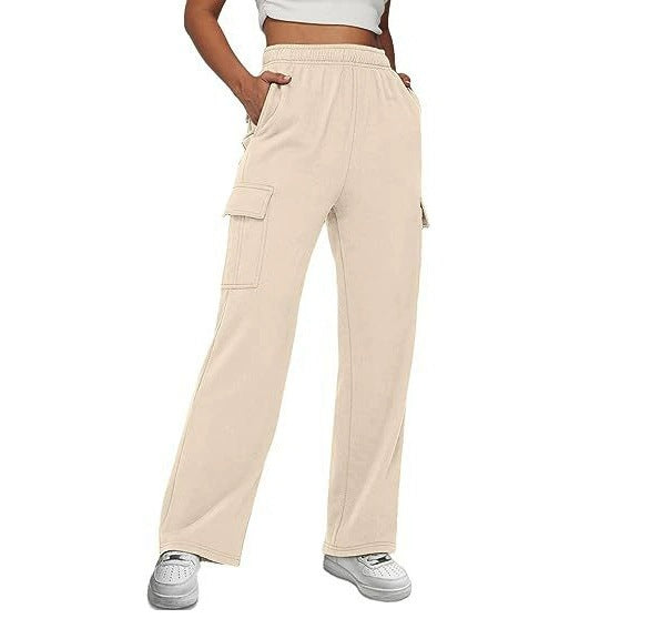 Versatile cargo pants for women with elastic waistband and numerous pockets Chic and Style