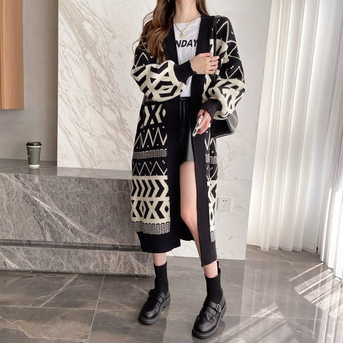 Cardigan tricoté à la mode pour femmes avec design géométrique et coupe ample Chic & Stil