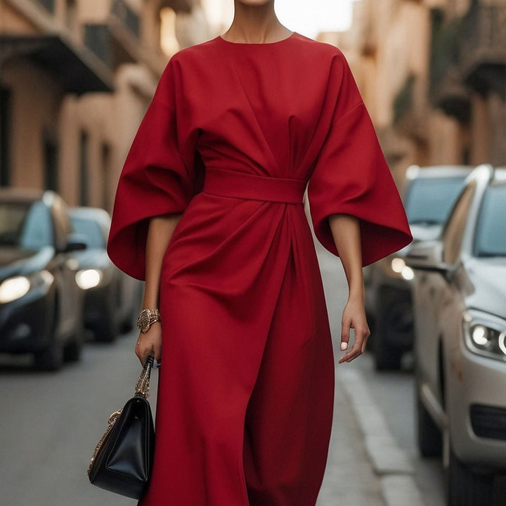 Ladies Elegant Maxi Dress with Flowing Sleeves and Chic Fitted Cut