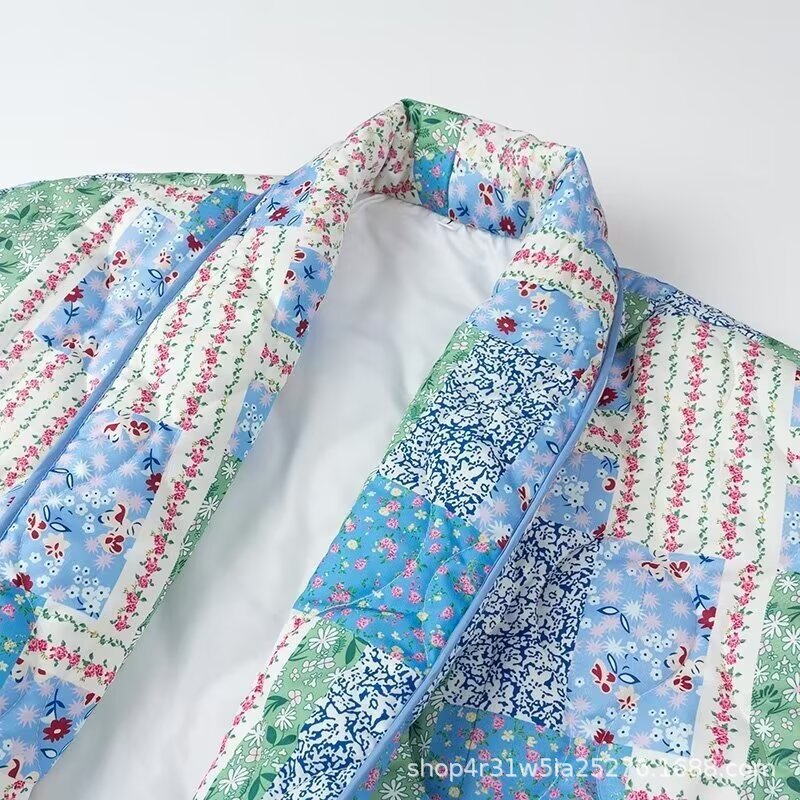 Veste matelassée patchwork pour femmes avec design floral et poches latérales pratiques Chic & Stil