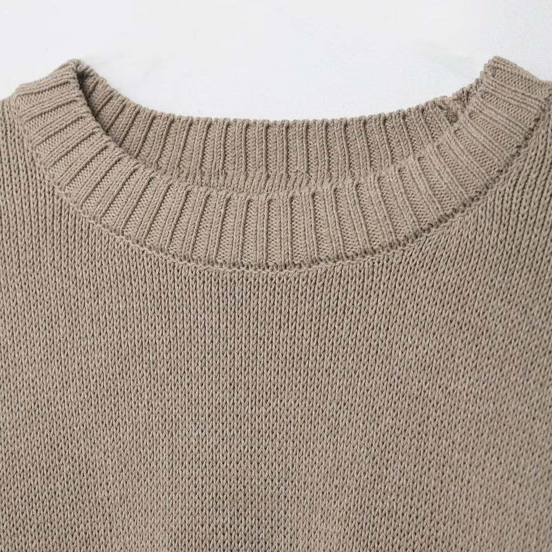 Trendy knit sweater for women with a relaxed fit and wide hem Lune London