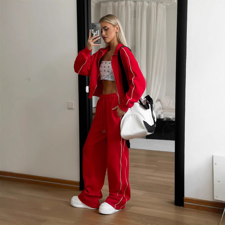 Lady casual tracksuit with contrasting zipper and elastic cuffs Lune London
