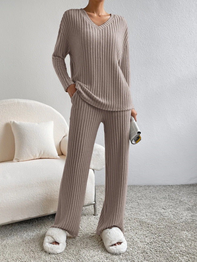 Casual sweat suit for women with V-neck and loose fit Lune London