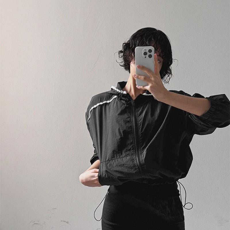 Veste courte à la mode pour femmes avec col à capuche réglable Chic & Stil