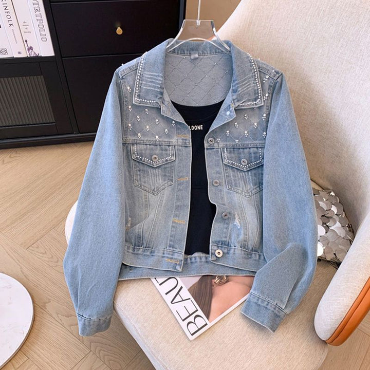 Veste en denim à la mode pour femmes avec des détails en perles glamour Chic & Stil