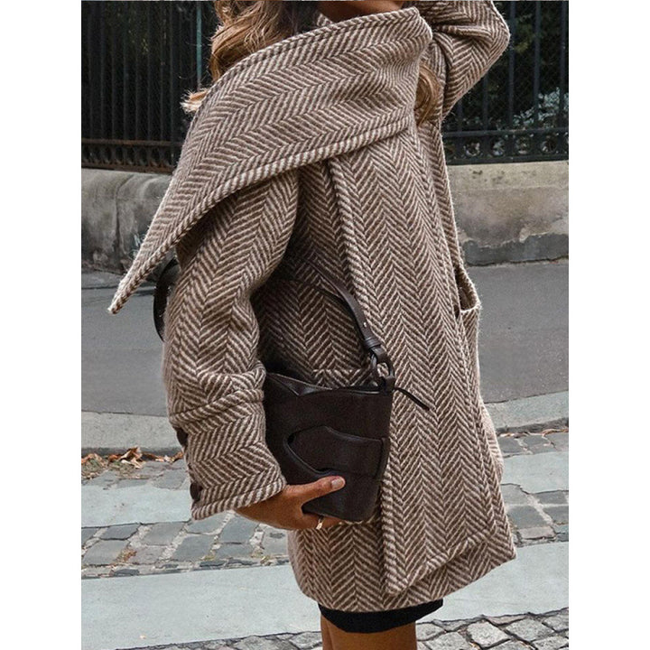 Stylish transition jacket for women with a modern collar and pockets Lune London