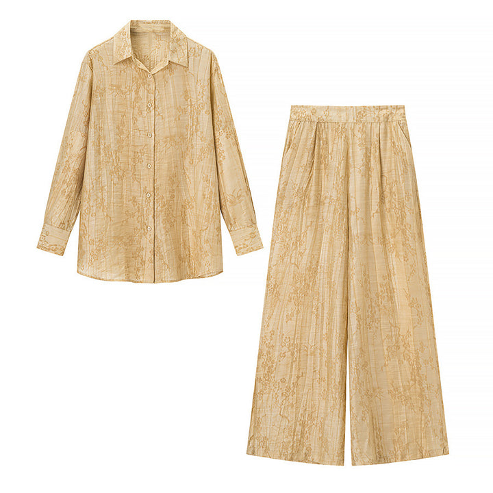 Casual women's outfit with floral pattern and relaxed fit Lune London