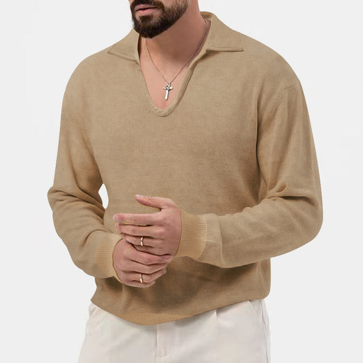 Sweater for men with trendy V-neck in breathable knit material Lune London