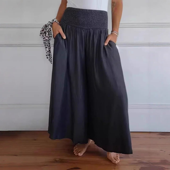 Wide cotton pants for women with elastic waistband and practical pockets Lune London