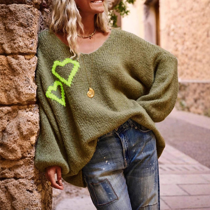 Casual oversized pullover for women with heart-shaped applications Lune London
