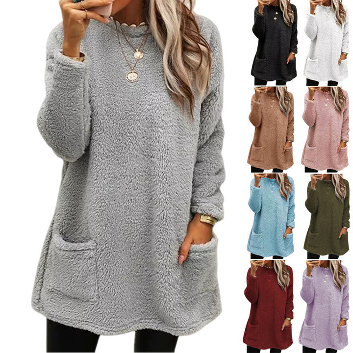 Cozy fleece sweater for women with a trendy round neckline and practical pockets Lune London