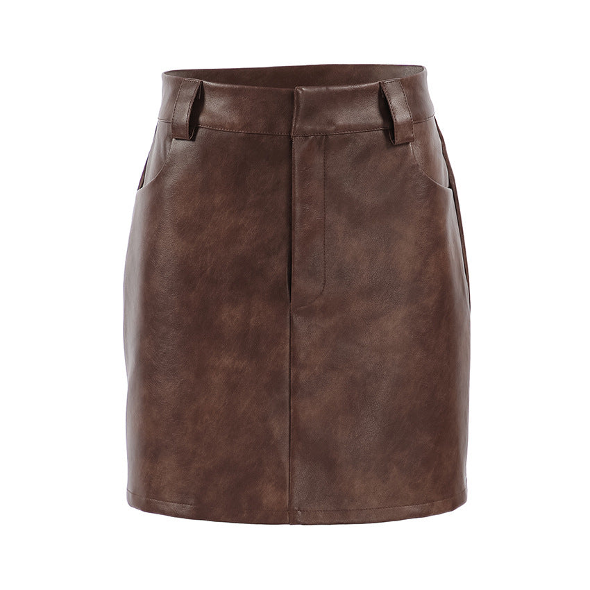 Faux leather skirt for women with a trendy cut and practical pockets Lune London