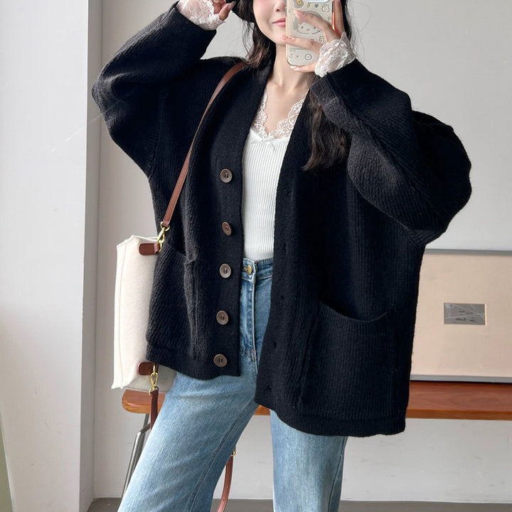 Cardigan Douillet pour Femme avec Grandes Poches et Détails de Boutons Chic & Stil